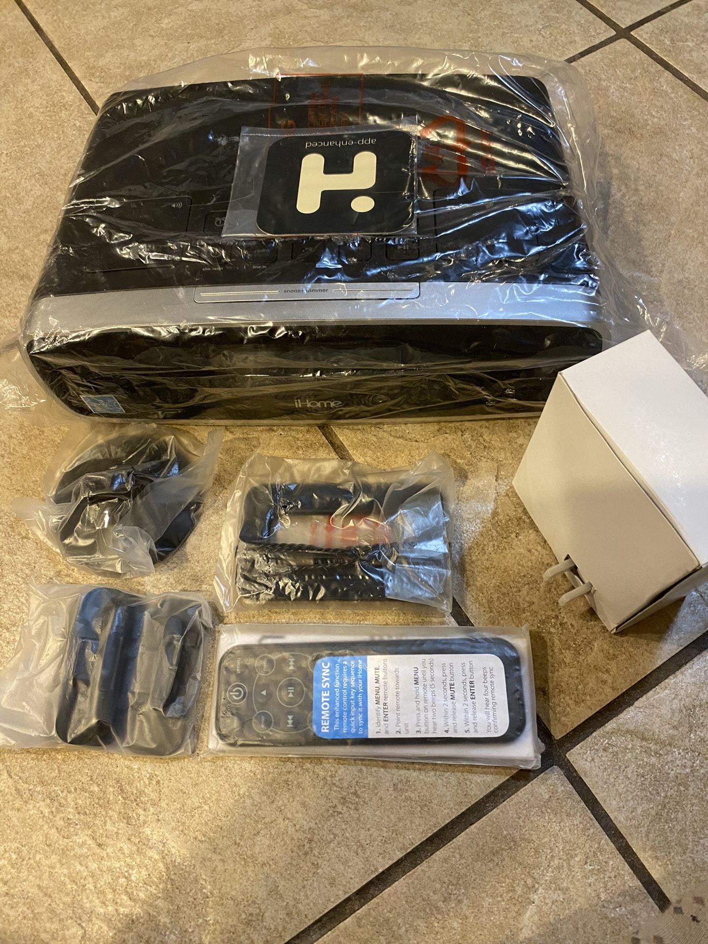 iHome iP92 Clock Radio Dock Open Box
