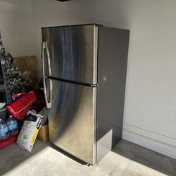 Top-Freezer 21.2 Cu. Ft. Refrigerator, Stainless Steel 