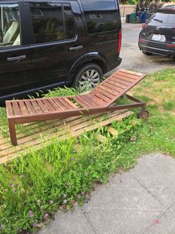 Free wooden lounge chair
