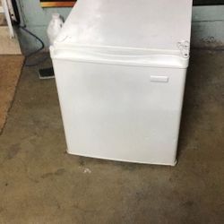 Small Mini Refrigerator Working Condition 