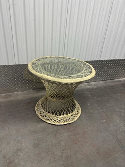 Outdoor glass top side table… 21” round ,16” high $35