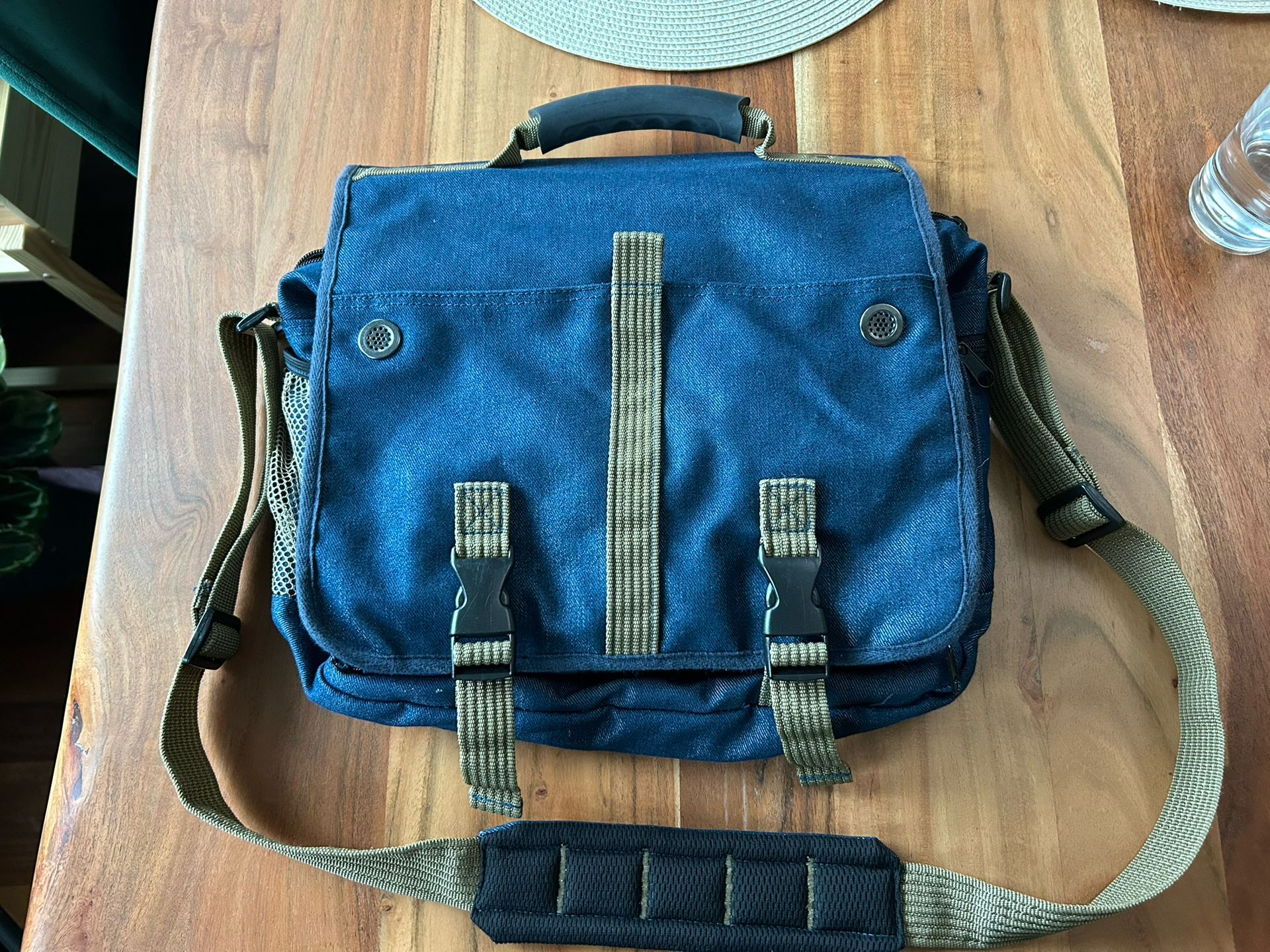 As New Vintage Gap Shoulder Messenger Bag