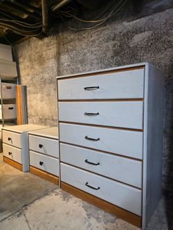 Dresser and nightstands (2)