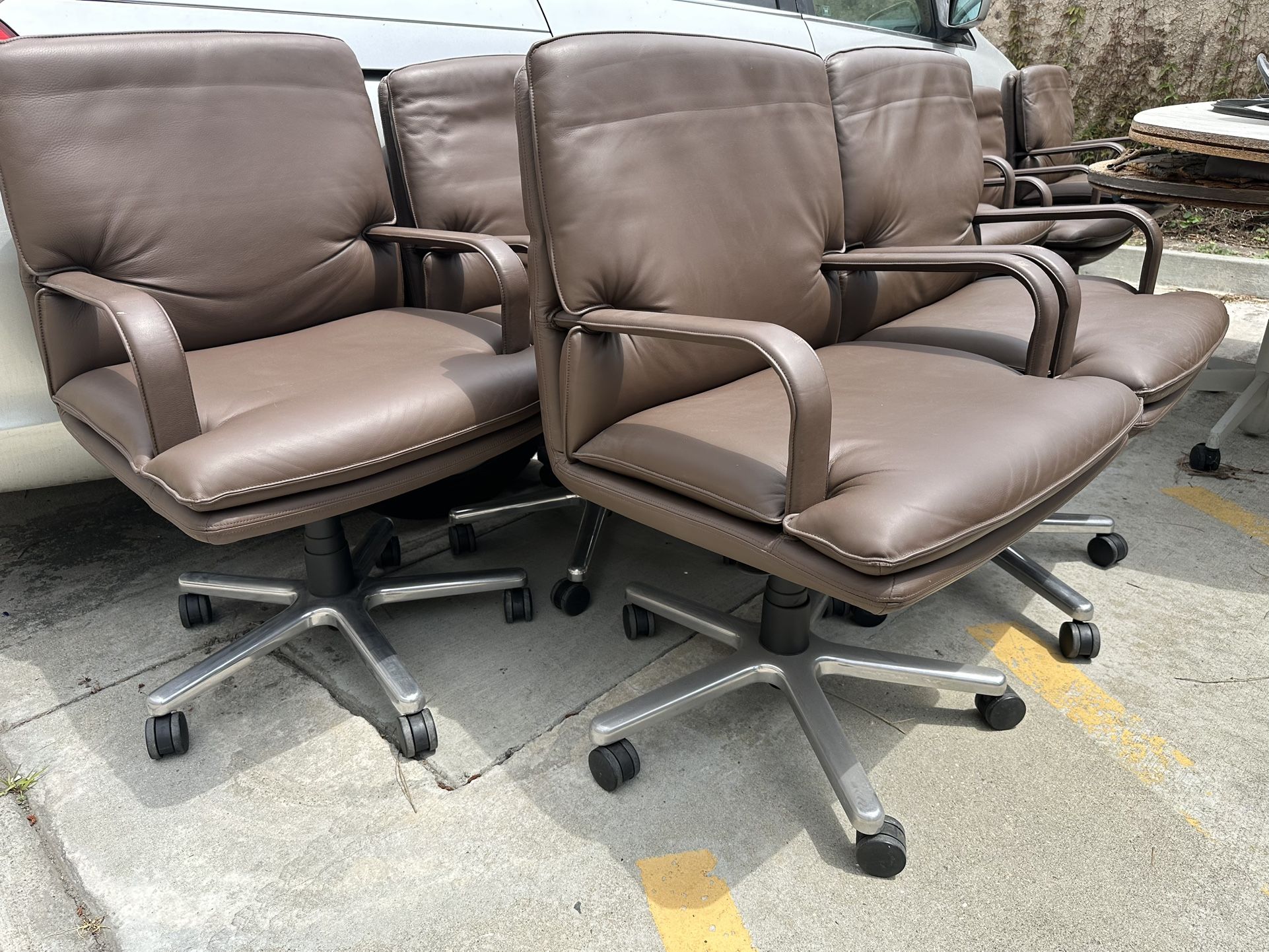 Soft Pad Leather Chairs Fully Adjustable Task Chairs By Geiger Herman Miller