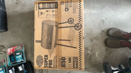 Char-Griller Super Pro Charcoal Grill
