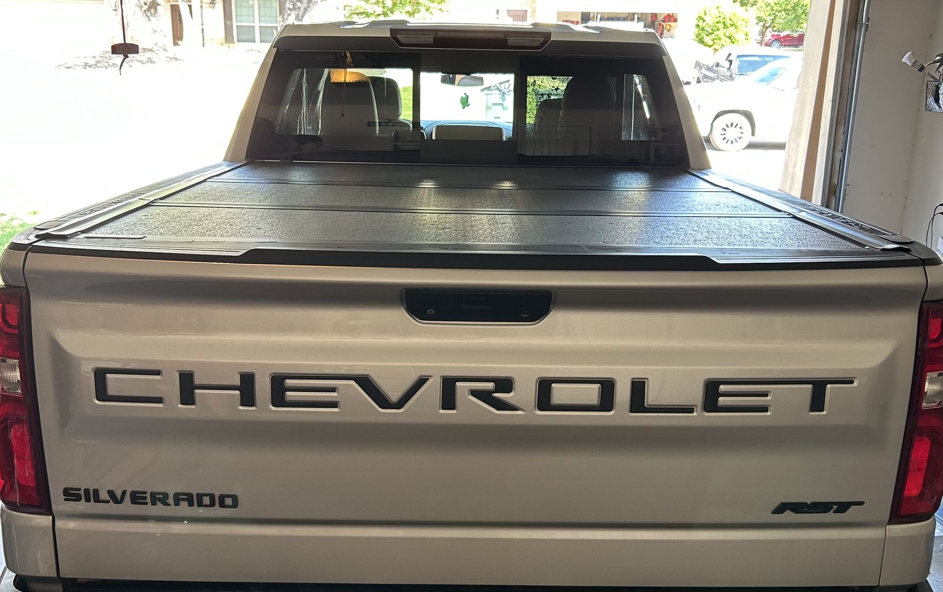 Gator EFX Hard Folding Tonneau Cover