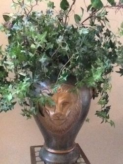 Lion head urn with ivy