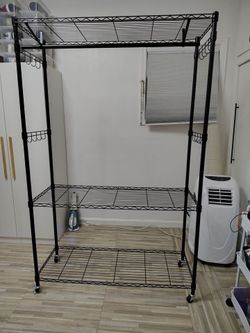 Metal closet rack