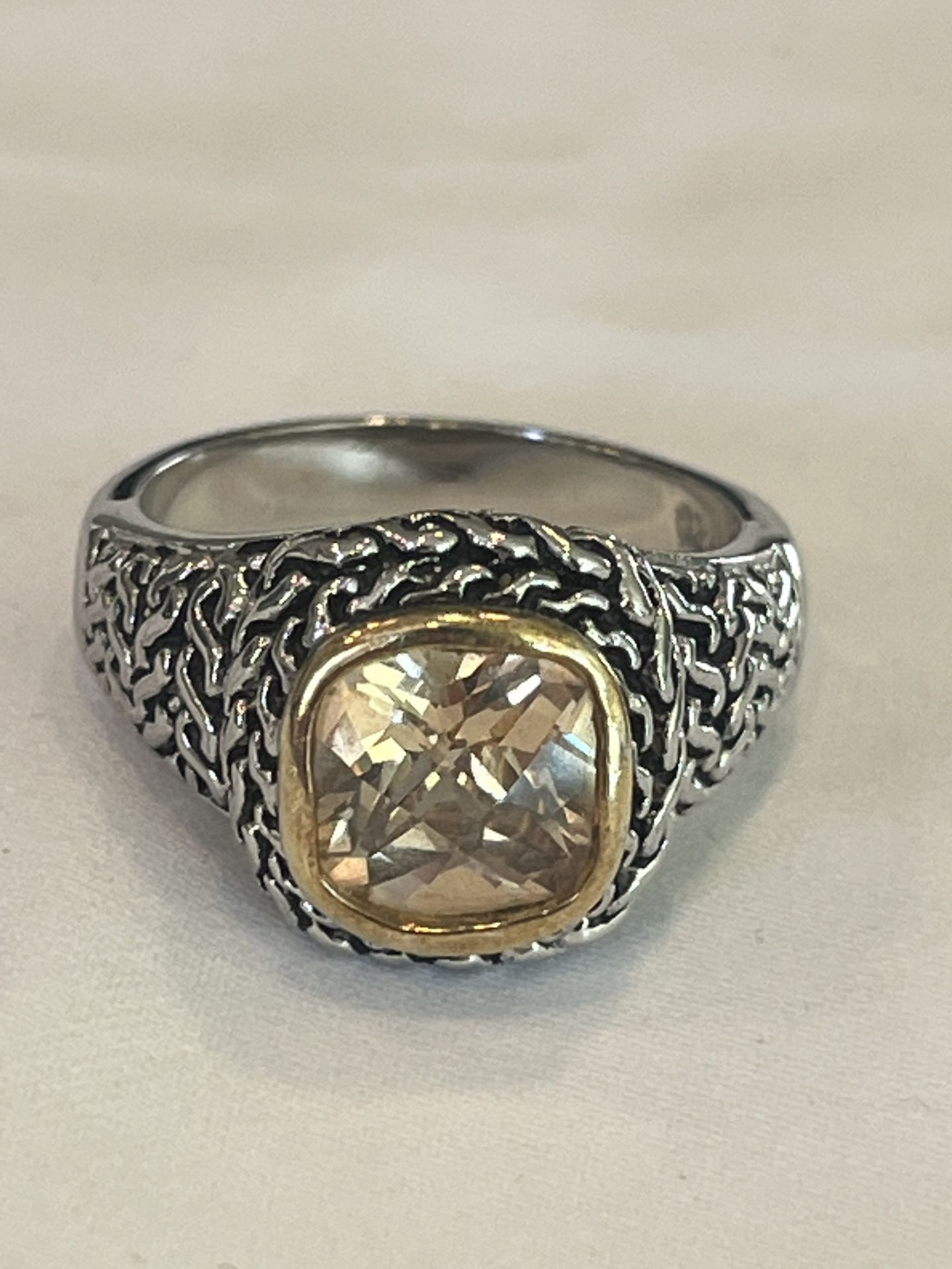 Women’s 18K Palu Hammered Ring (Pre-Owned)