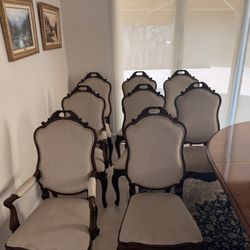 8 Chairs Henredon Italian Provincial Carved Walnut.