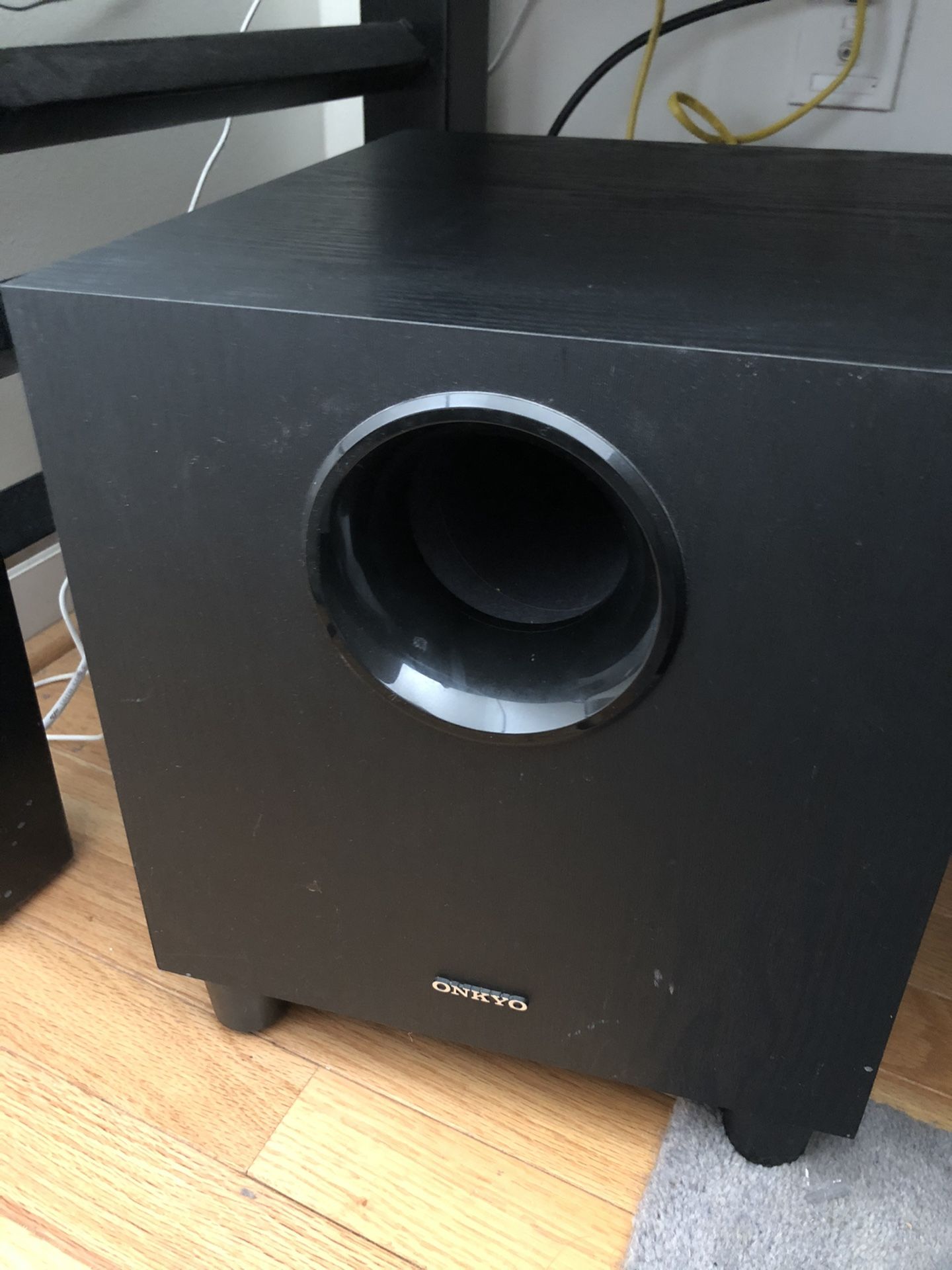 Onkyo HT R380 sound system