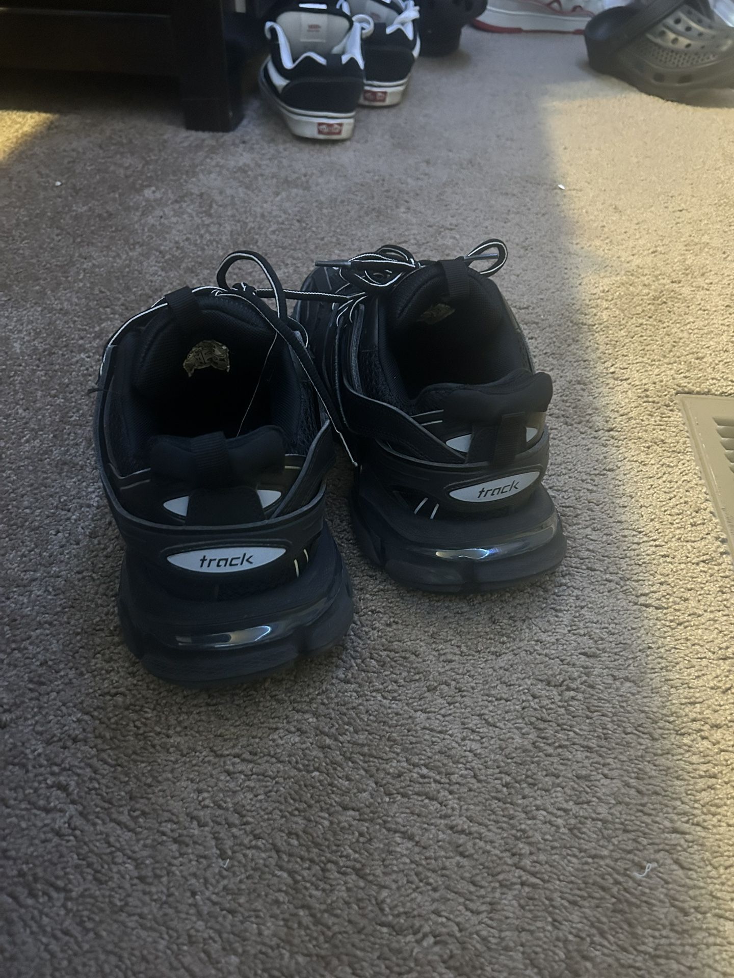 Balenciga Tracks Size 42