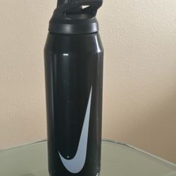 Black Nike 32 oz BPA Free Stainless Steel Double Insulated Water Bottle