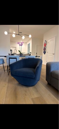 Modern Navy Blue Velvet Accent Chair – Curved Barrel Style Lounge Chair