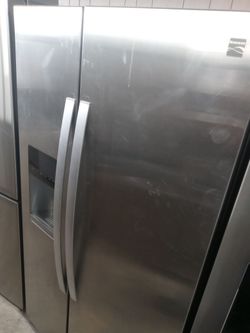 Kenmore stainless steel side by side refrigerator - Free delivery
