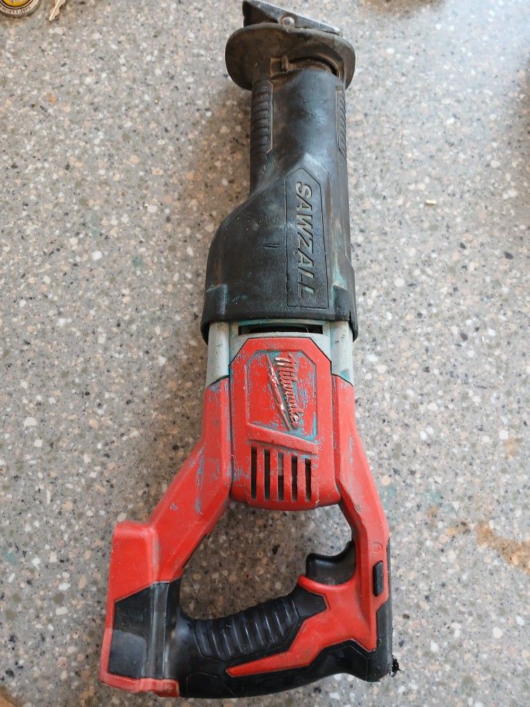 Milwaukee M18 Sawzaw 
