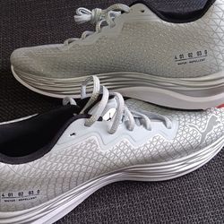 New Wiht No Box Mens Sneakers Size 10.5