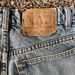 Vintage Levi’s Women’s 512 Slim Fit Tapered Leg Jeans Short