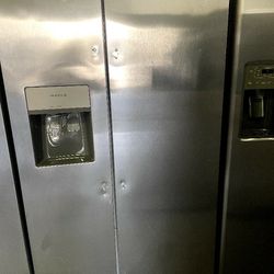 FRIGIDAIRE 36” SIDE BY SIDE REFRIGERATOR STAINLESS STEEL $650