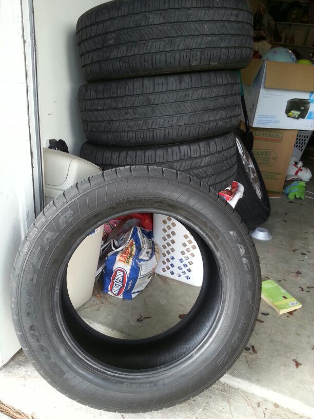 Offee up... A set of Goodyear Eagle ls2 275/55/20 with 85%