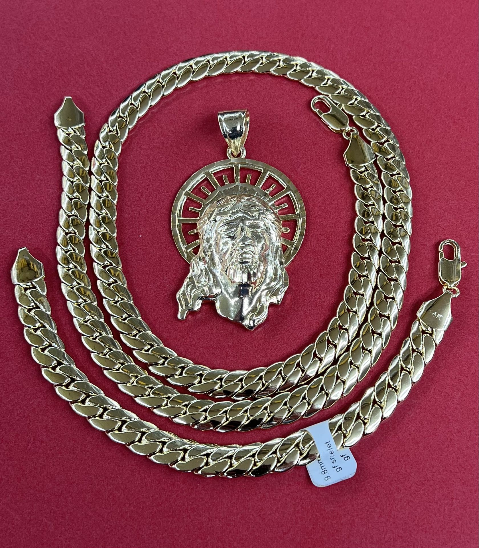 beautiful bundle, set necklace bracelet, and Jesus pendant✅✅