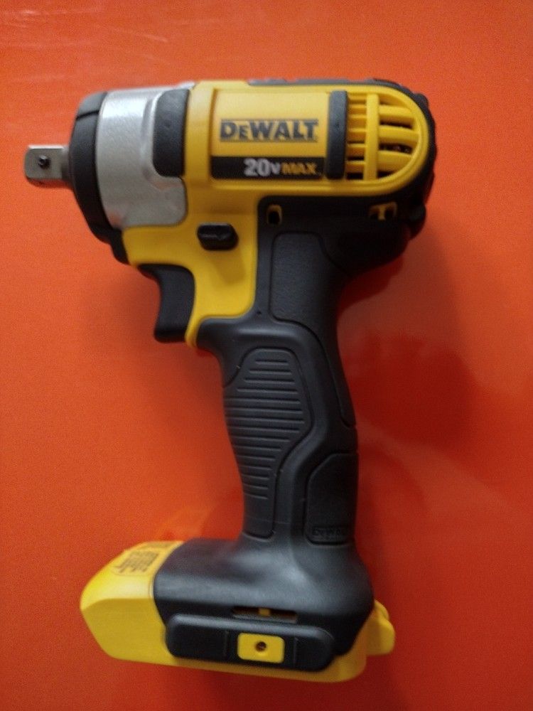 DeWalt 1/2 Compact New Impact Gun Kit With Power Stack Batt $220.00