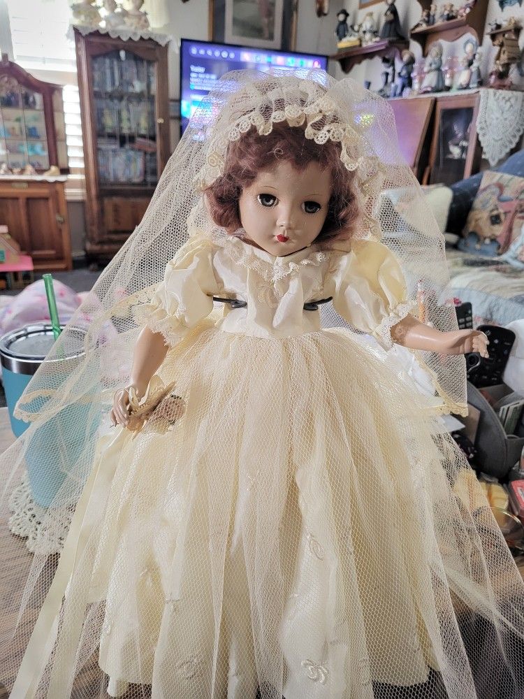 1930s Beautiful Bride Doll 19"