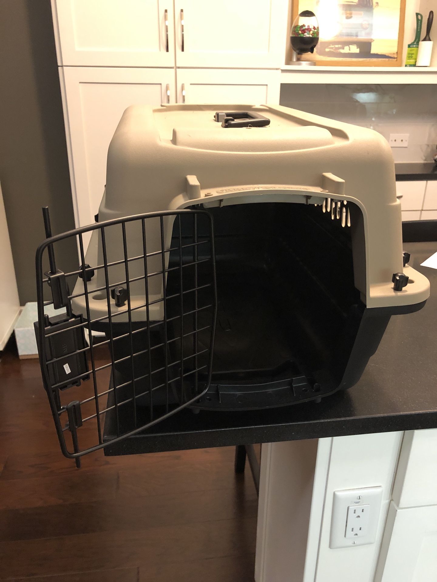 Pet carrier for cats or small dogs