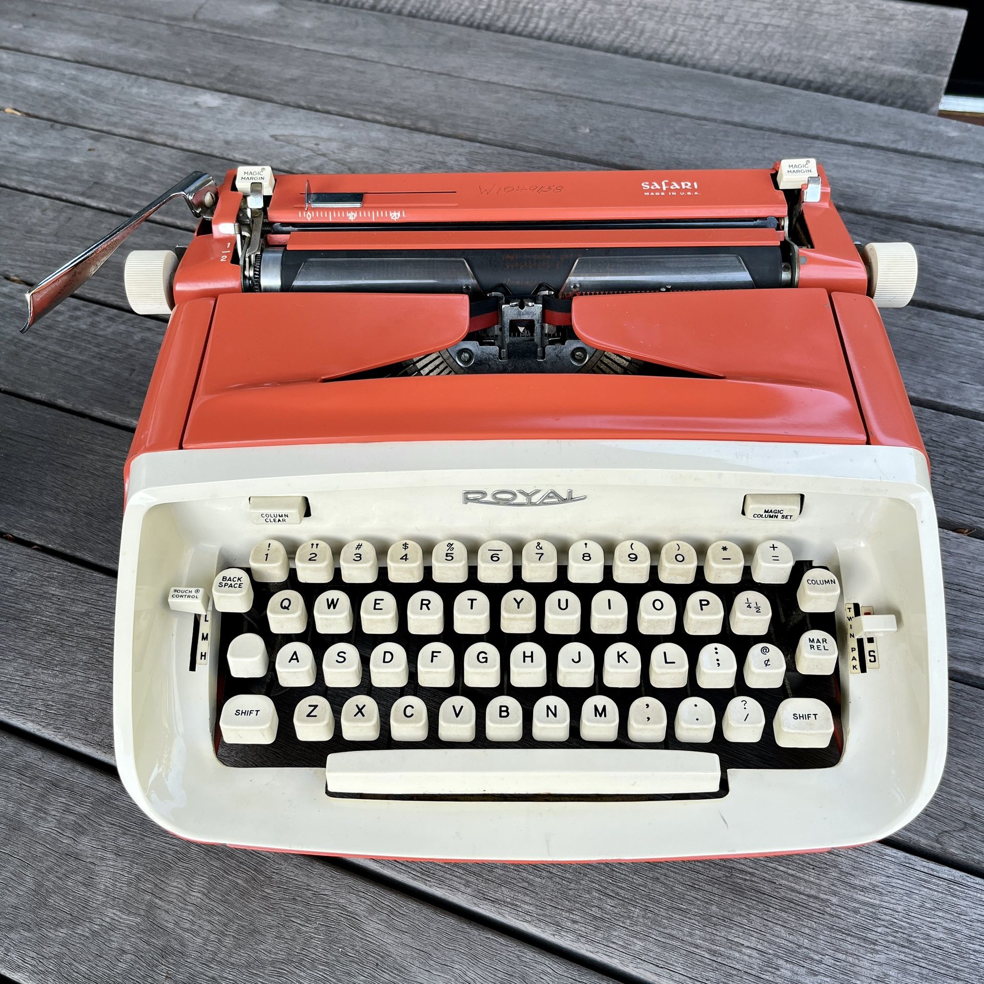 Vintage 1967 Royal Safari Typewriter * Script Typeface! * Salmon Pink!