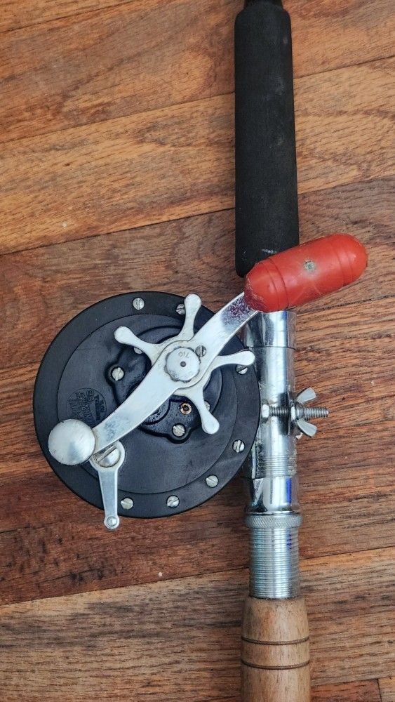 Pier 7' Fishing Rod with Penn 66 Longbeach Reel, working condition