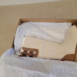 Cozy UGG Solene Boots – Size 9 – Like New