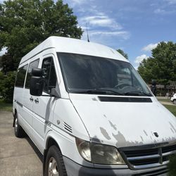 2006  Mercedes-Benz Sprinter (with Dodge labels)