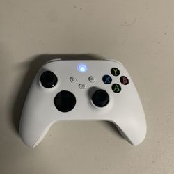 Xbox Core Wireless Gaming Controller – Robot White– Xbox Series X|S, Xbox One, Windows PC, Android, and iOS 