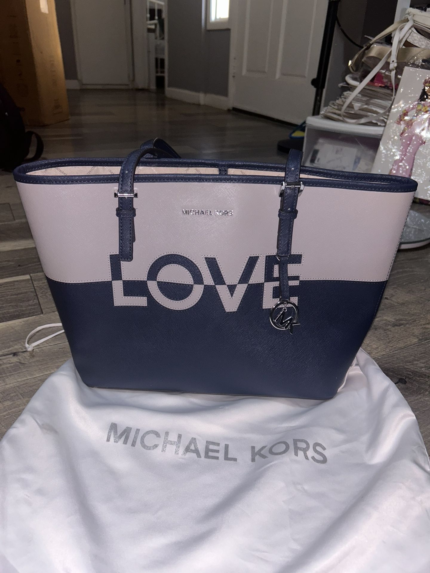 Michael KORS Medium Jet Set Carryall Love Tote