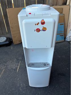 Primo dispenses water