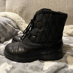 Womens Black Snow Boots Size 7