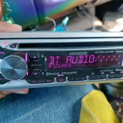 STEREO KENWOOD CD AUX USB BLUETOOTH CAMBIA DE DIFERENTES COLORES GOOD CONDICIÓN ABLO ESPAÑOL 