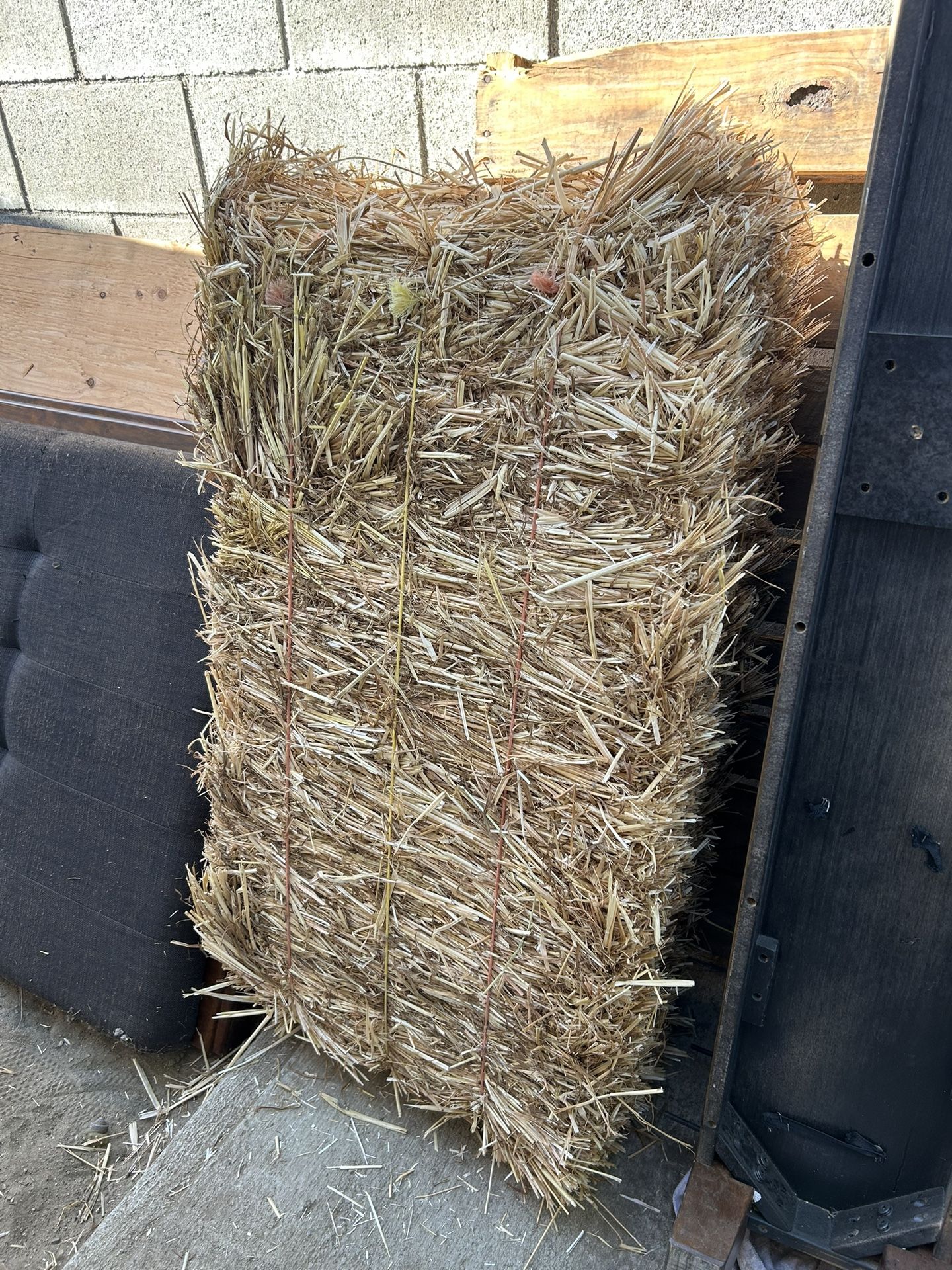 Full Size Straw Hay Bale