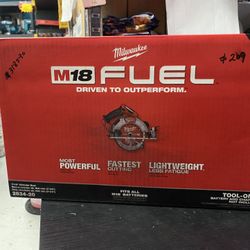 Milwaukee M18 FUEL 18V Lithium-Ion Brushless Cordless 7-1/4 in. Circular Saw (Tool-Only)