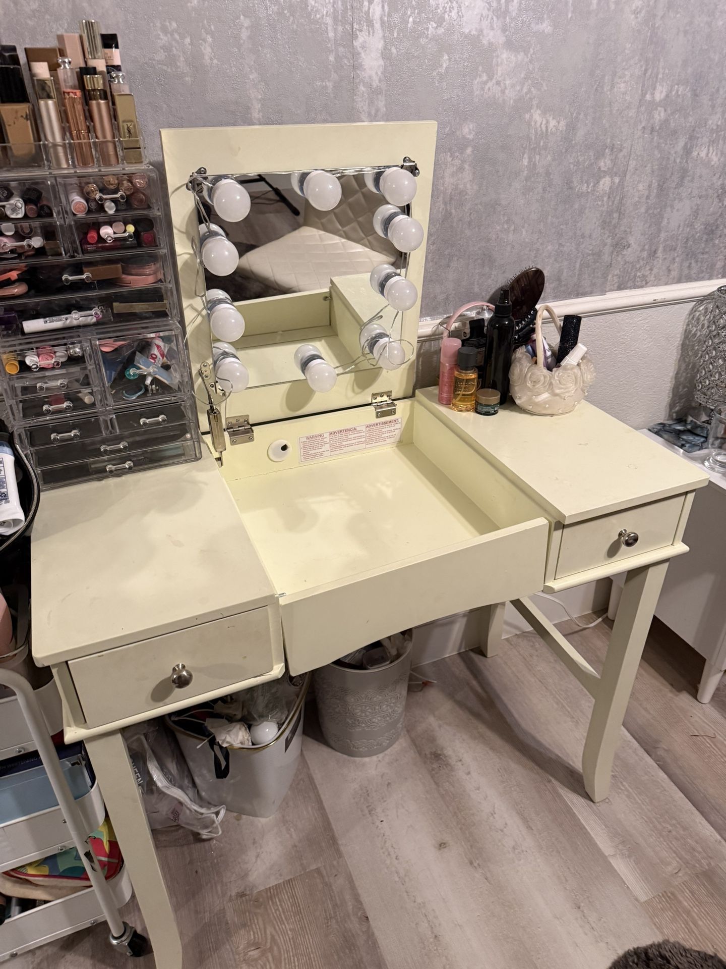Makeup Vanity With Hollywood Lights And Drawers