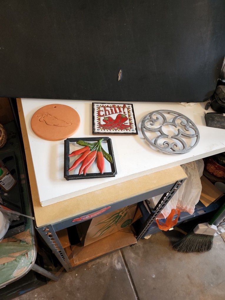 4 Trivet Hot Plates - Estate Sale Bundle