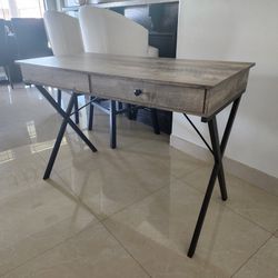 DESK/ ESCRITORIO