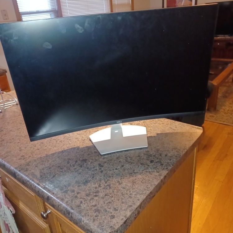 Dell Curved Monitor 32" And a Keyboard