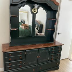 Bedroom Set (Queen) 7 pieces $500.00… I will consider Selling Pieces Separately.