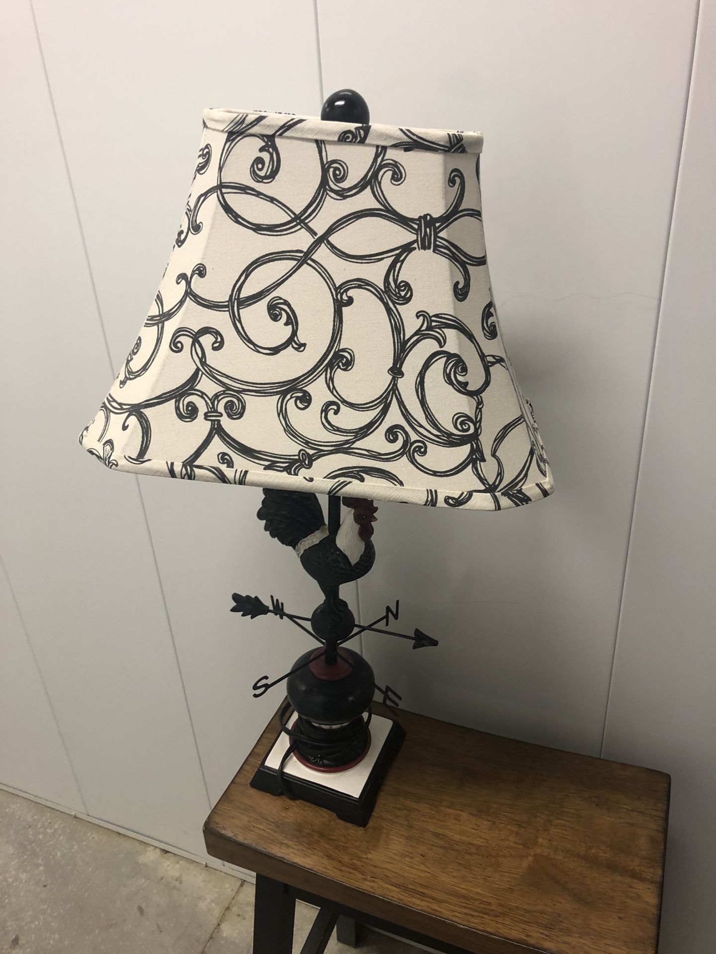 Decorative rooster lamp