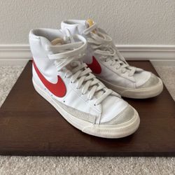 Nike Blazer Mid ‘77 VNTG- Habenero red