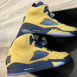 AIR JORDAN 5 RETRO Size: 10