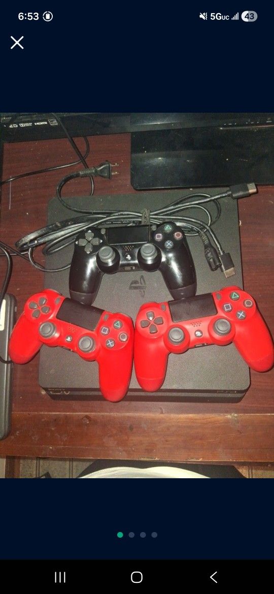 Ps4 Slim 3 Controllers Game Downloaded