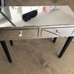 Mirrored,,.Vanity/table..,,