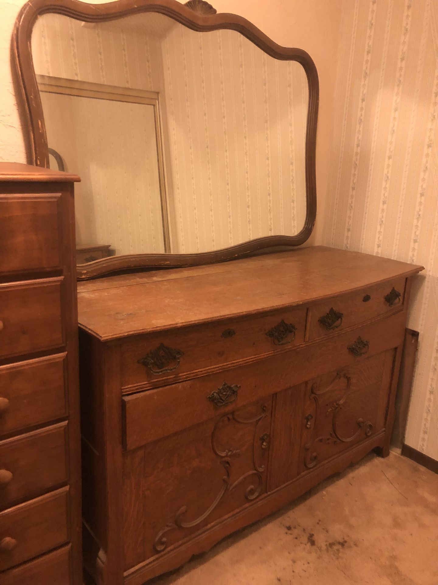 Beautiful Antique Hutch / Dresser & Mirror 